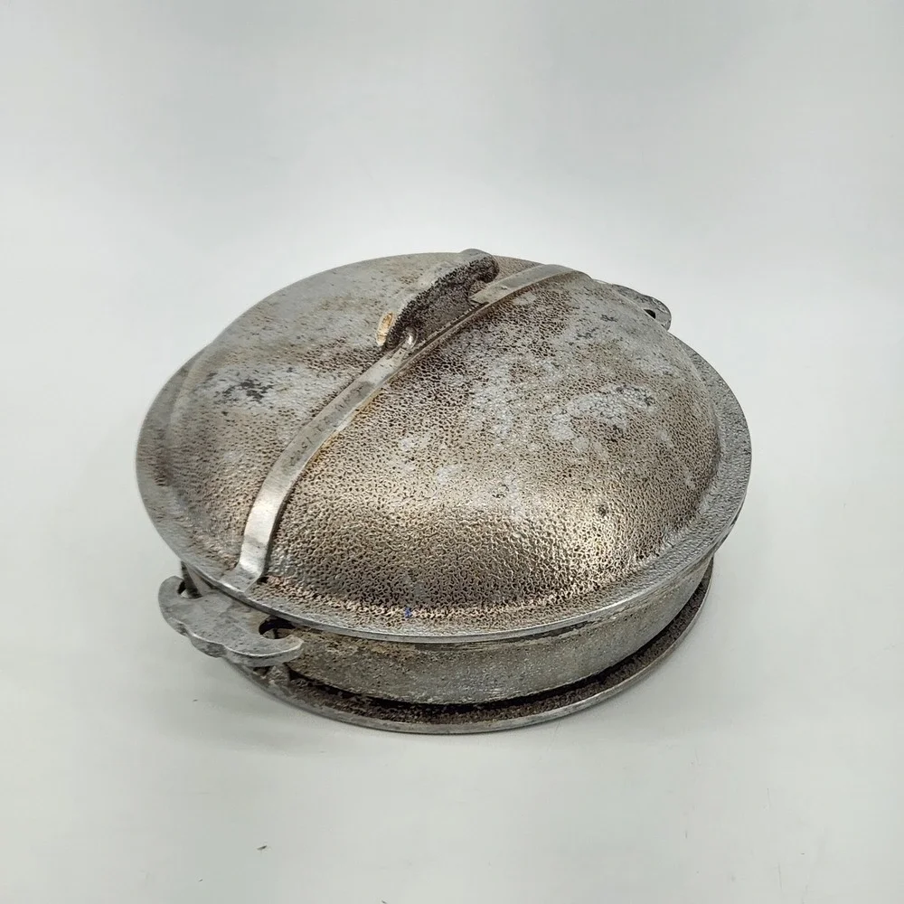 Vintage Guardian Service Hammered Aluminum Round Roaster Pan with Domed Lid 9.5